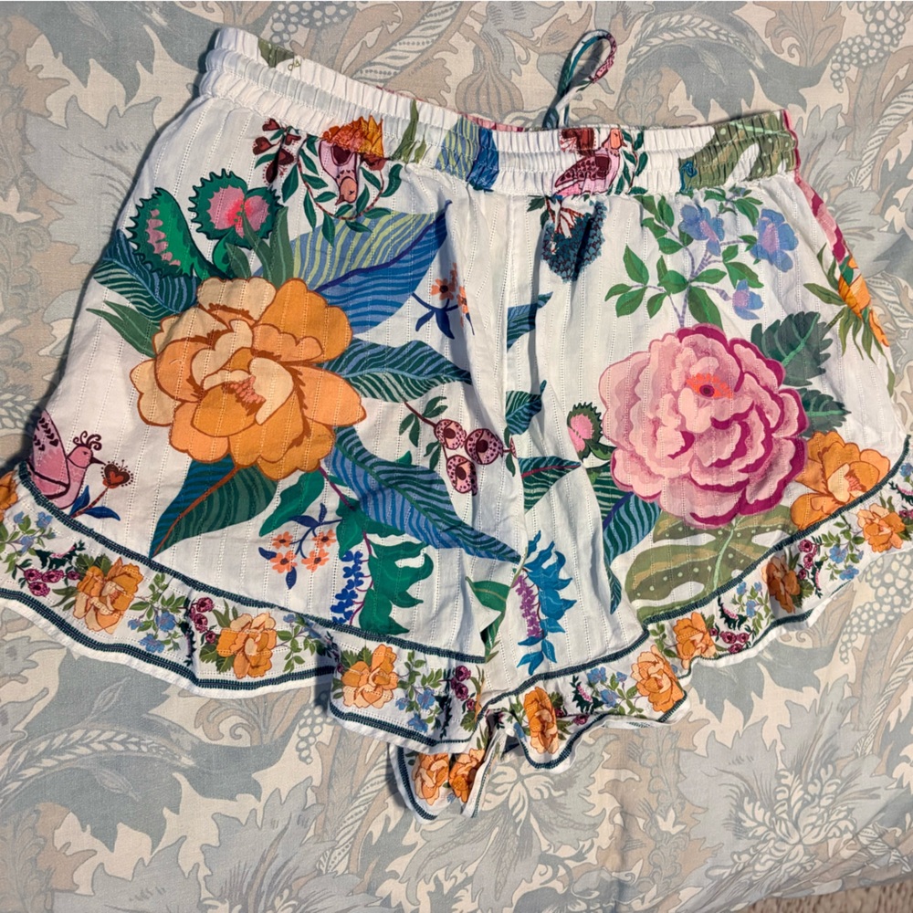 Farm Rio Sweet Bloom pull on Shorts - Picture 2 of 3
